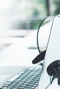 Kontakt . DC GmbH Laptop mit Headset - Kontakt DC GmbH